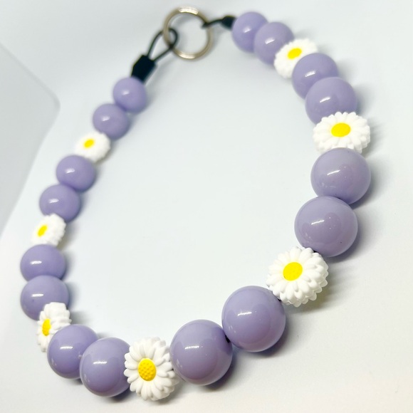 Lavender Purple & Daisy Beaded Dog Collar Necklace 
Size Medium/ Large - Picture 4 of 8